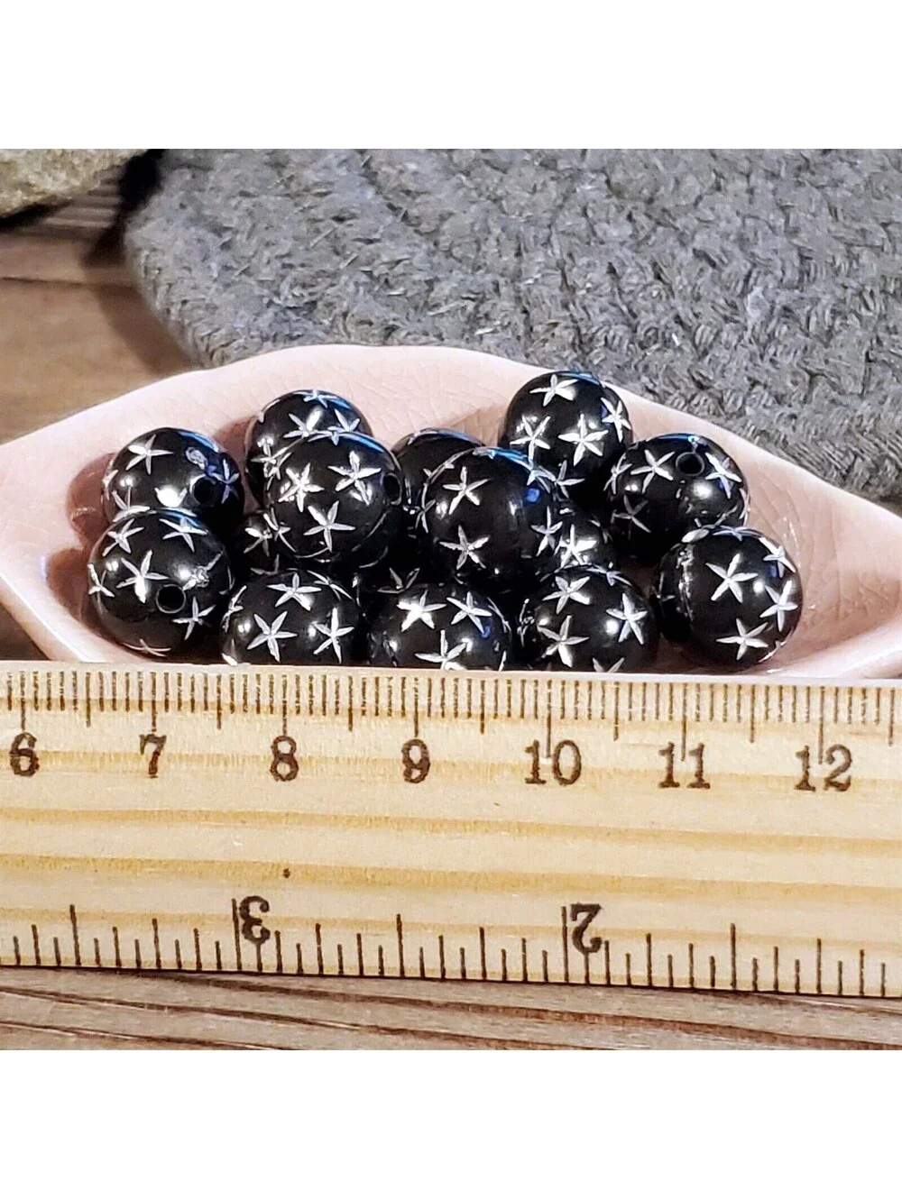 10 Vintage Retro Black Silver Stars 12mm Round Acrylic Shabby Chic Beads